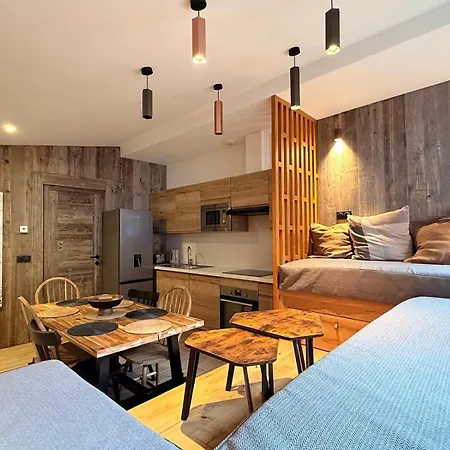 Maison Des Corbeaux Apartment